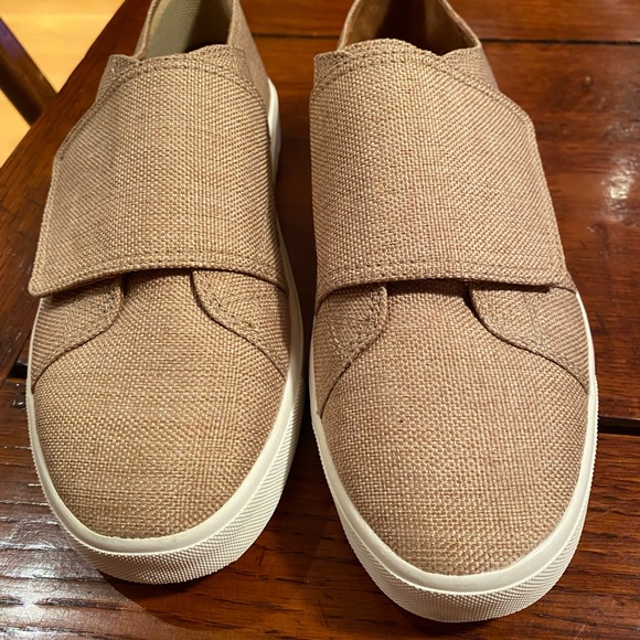 Vince Blair Linen Sneakers, Size 7, NEW - Picture 2 of 4